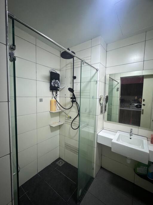 Hello Kitty Homestay - Cameron Highlands - Spacious Studio - Perfect For Families - Sleeps 4 And Baby Tanah Rata Exterior photo